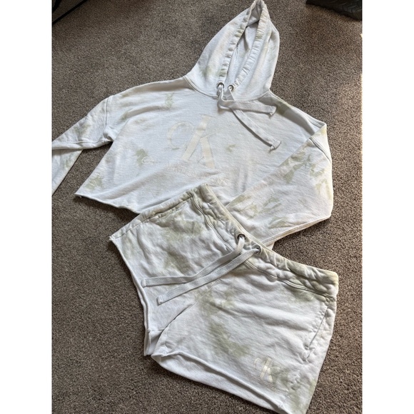 Calvin Klein Jeans Tie Dye Sweatshirt and Shorts Matching Set - Picture 2 of 10